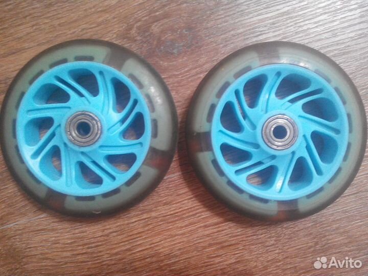 Колеса от самоката, детской коляски и кровати
