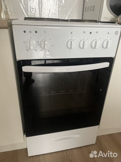 Готовая кухня с раковиной, смесителем и плитой