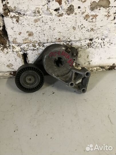 Ролик натяжитель ремня Skoda Octavia 1997-2013