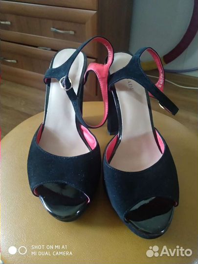 Босоножки замшевые 38