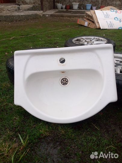Раковина с подставкой.раковина керамическая