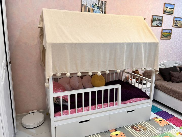Детская кроватка домик