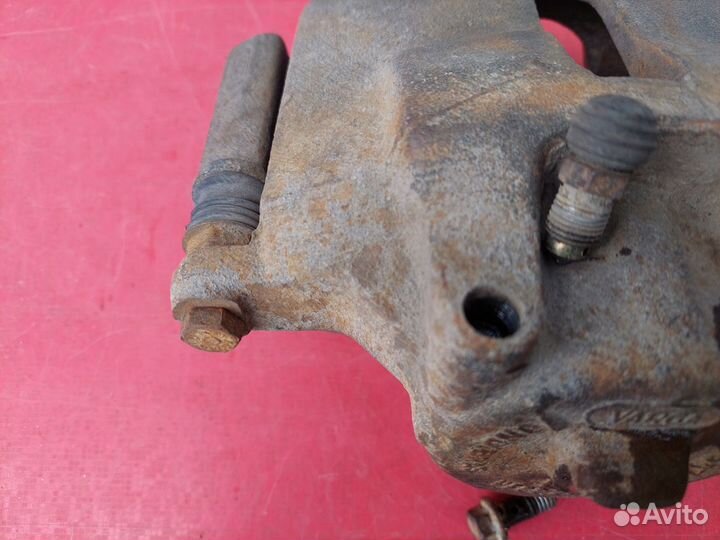 Тормозной суппорт передний Chevrolet Blazer