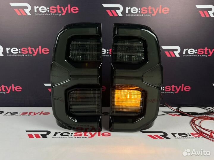 Стопы Toyota Hilux PickUp с 2016 Стиль 2020 S1914