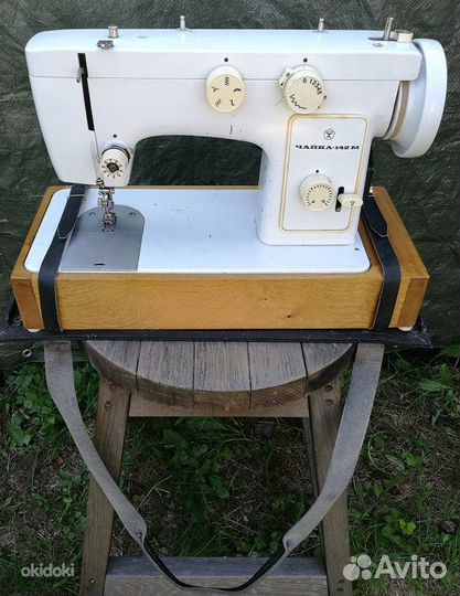 Швейная машинка Чайка 142м
