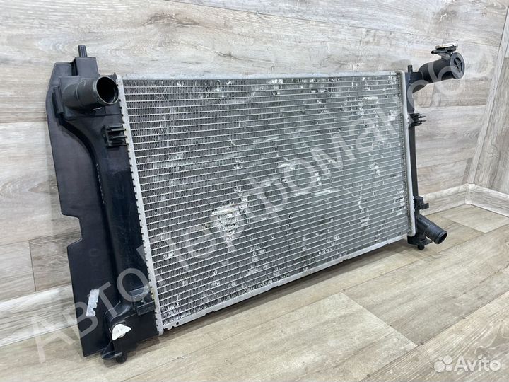 Радиатор охлаждения двигателя Avensis 2 / Corolla