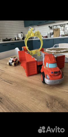 Грузовик Вспыш и чудо машинки