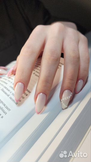 Модель на маникюр