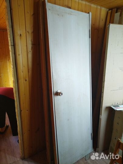 Двери с коробкой, обналичниками, петлями, замками