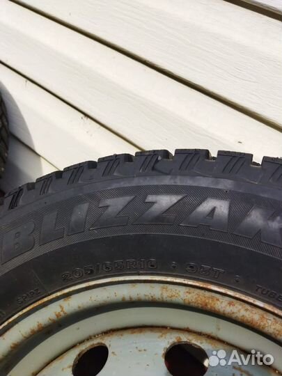 Bridgestone Blizzak Ice 205/65 R16