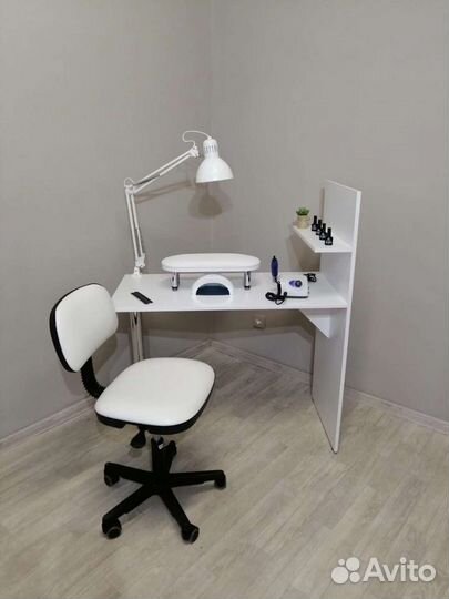 Стол для маникюра 