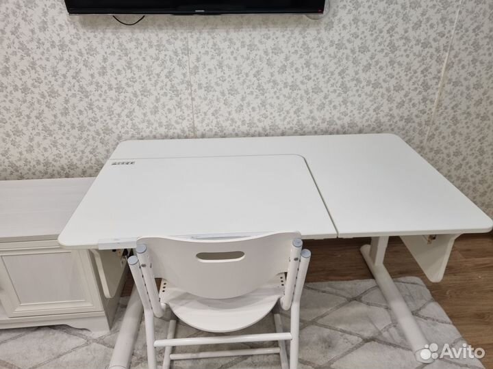 Отдам в хорошие руки стол со стулом