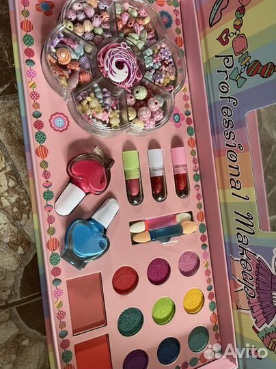Набор косметики и бисера для девочки новый