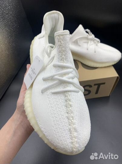 Белые кроссовки yeezy boost 350