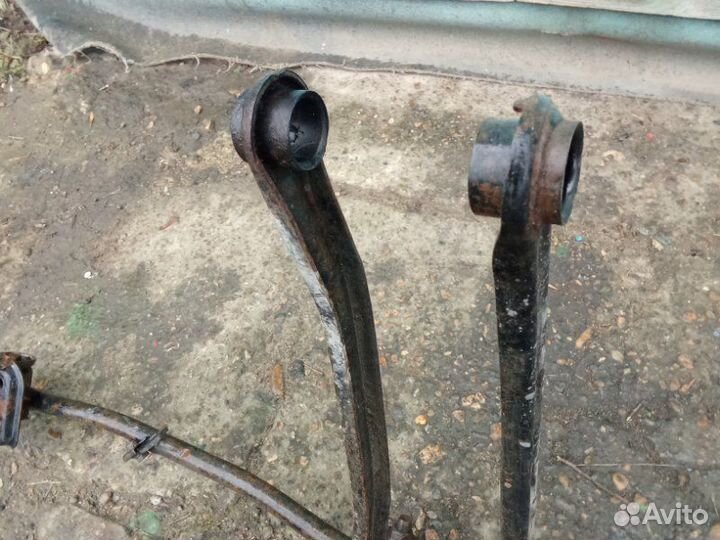 Цапфа задняя левая Hyundai Accent 2 1.5 2008