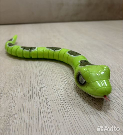 Робот robo alive, змея