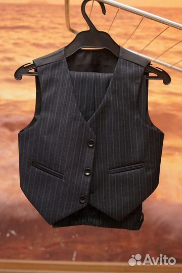 Костюм-тройка на 3-4 года