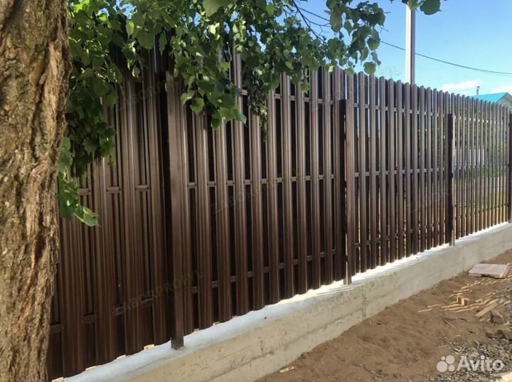 Забор из евроштакетника под ключ с доставкой