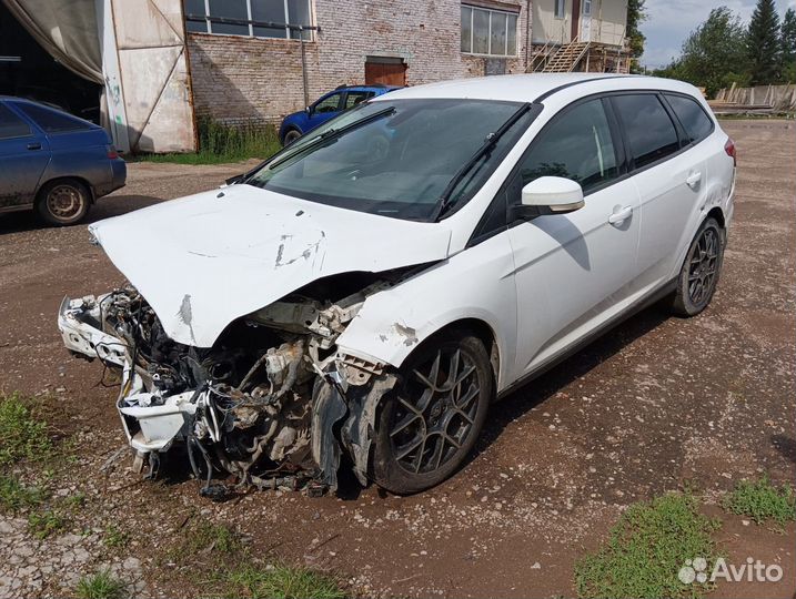 Ford Focus 2.0 AMT, 2012, битый, 297 800 км