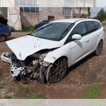 Ford Focus 2.0 AMT, 2012, битый, 297 800 км, с пробегом, цена 277 000 руб.