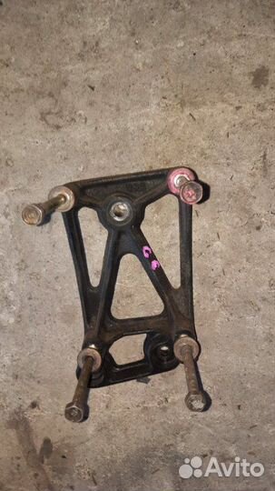 Кронштейн компрессора кондиционера Mazda Proceed