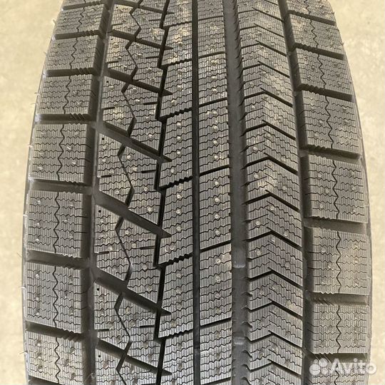 Bridgestone Blizzak VRX 225/45 R17 91S