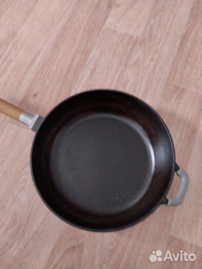 Чугунная сковорода