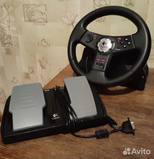 Игровой руль с педалями Logitech