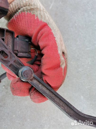 Датчик высоты дорожного просвета левый передний A0