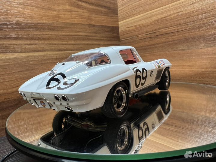Модель автомобиля 1/18 exoto Corvette Grand Sport