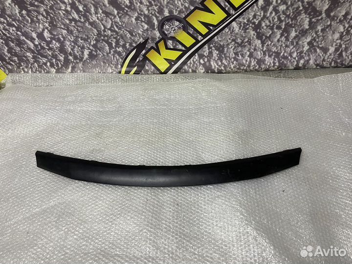 Молдинг решетки радиатора Сандеро Sandero 2009