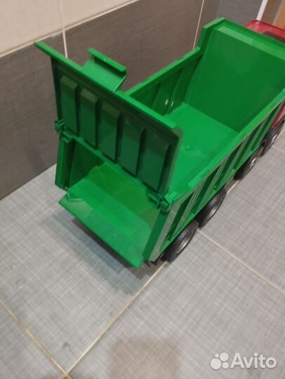 Самосвал Bruder