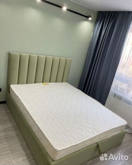 Кровать с молдингом
