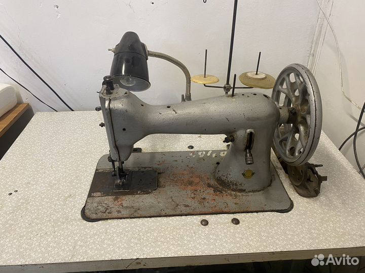 Промышленная швейная машинка
