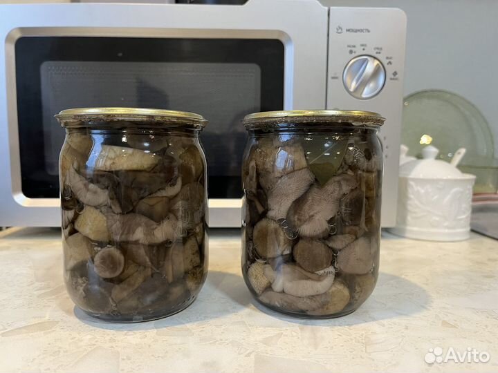 Грибы маринованные