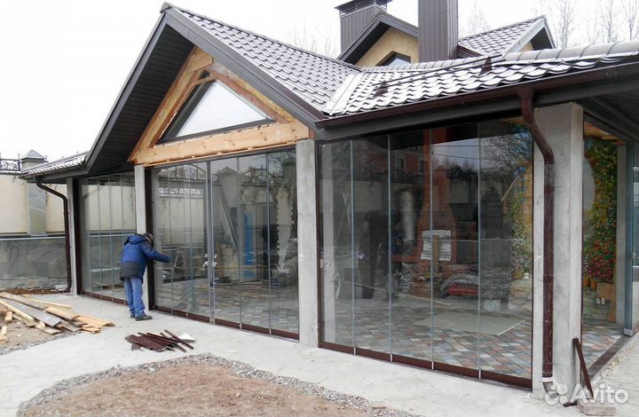 Безрамное остекление веранд беседок террас