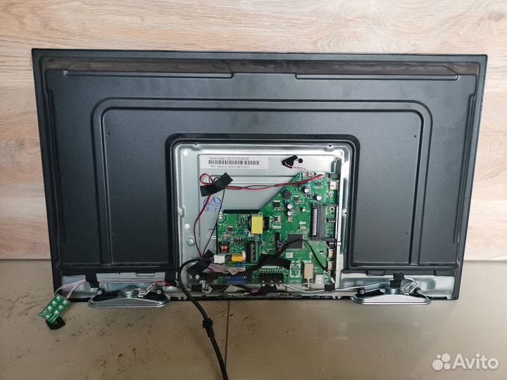 Телевизор Telefunken TF-led32s02t2 (По запчастям)