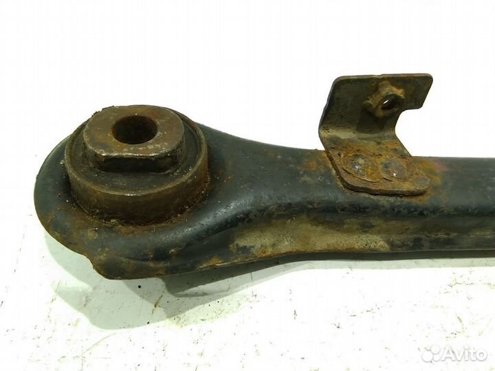 Передний поперечный рычаг задней подвески