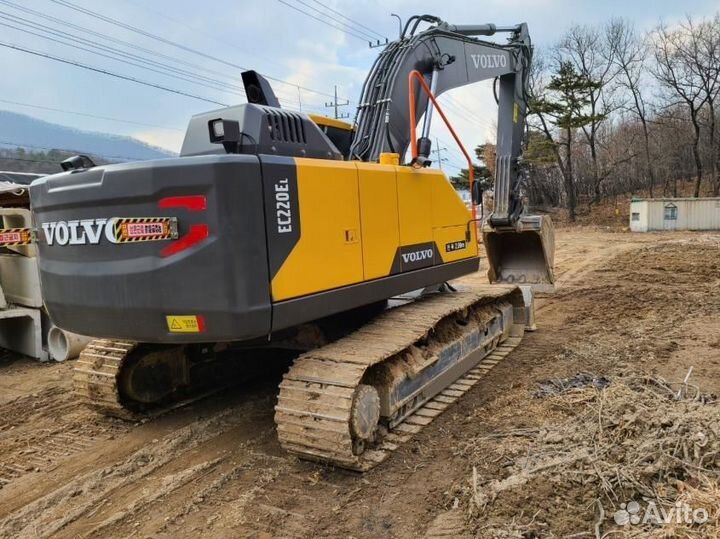 Гусеничный экскаватор Volvo EC220D, 2022