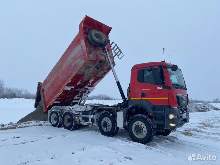 Водитель самосвала