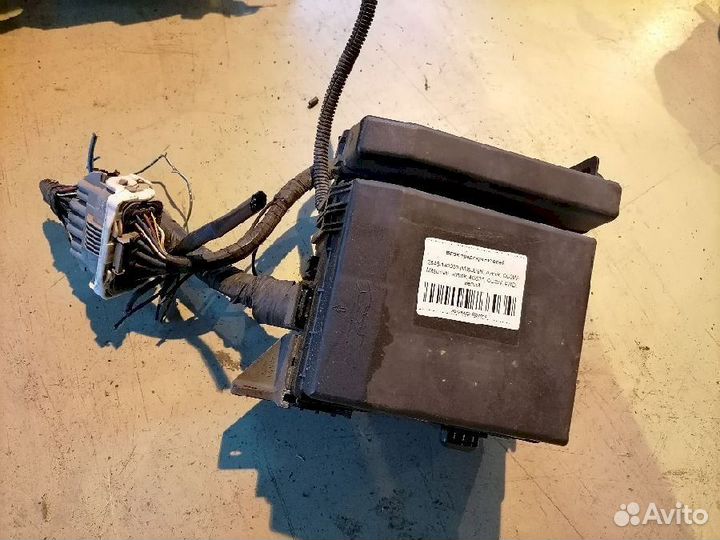 Блок предохранителей Mitsubishi Airtrek CU2W CU4W