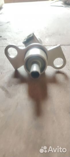 Главный тормозной цилиндр на Фольксваген Пассат B5