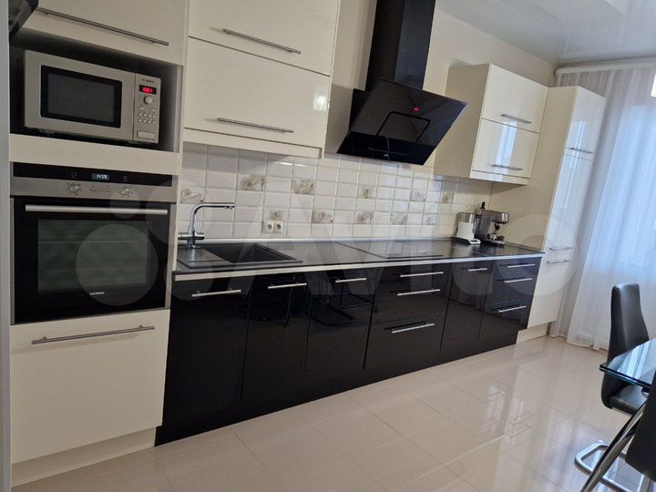 2-к. квартира, 72,2 м², 8/17 эт.