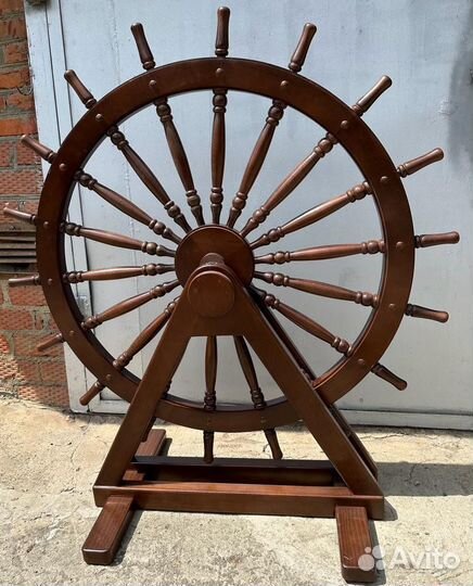 Штурвал корабельный (предмет интерьера)