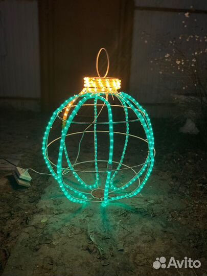 Новогодние уличные шары