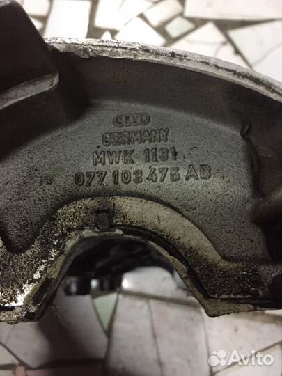 Клапанная крышка, левая Audi A8 D3 4.2