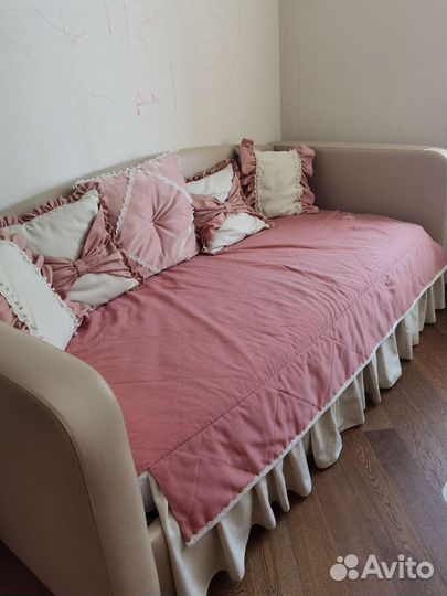 Покрывало и подушки