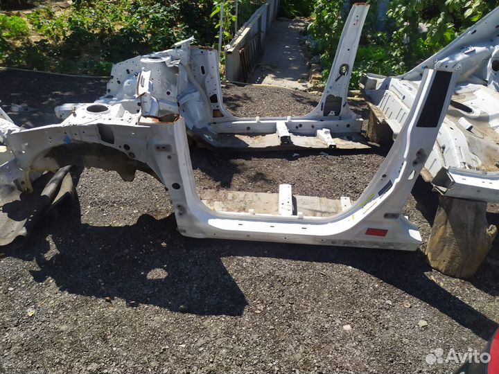 Короб и стойки лев. Toyota Corolla 2011