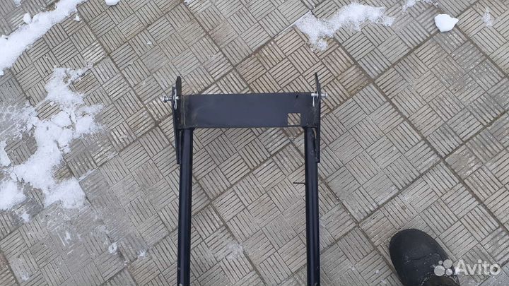 Продам отвал с универсальной площадкой крепления