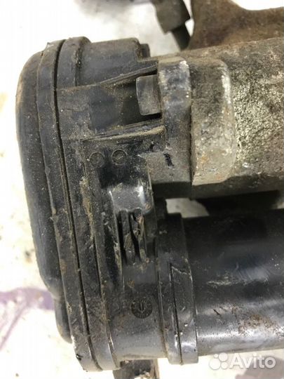 Скоба суппорта задняя правая Kia Optima 4